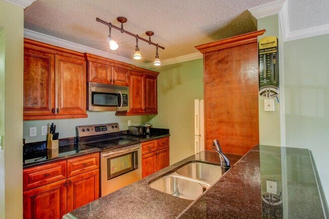 Building Photo - 1536 Meadows Cir W