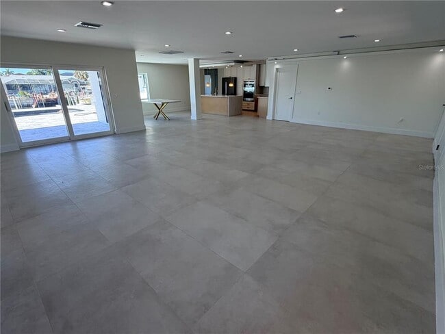 Building Photo - 3918 Doral Dr