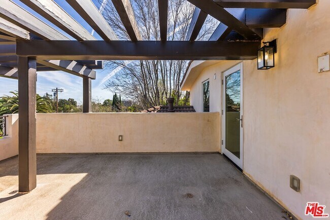 Building Photo - 391 S Saltair Ave