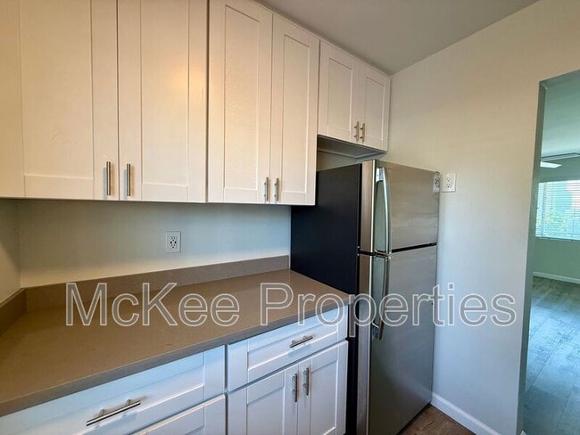 Building Photo - 216 Fir St