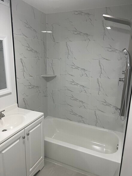 Building Photo - 1806 67th Ave