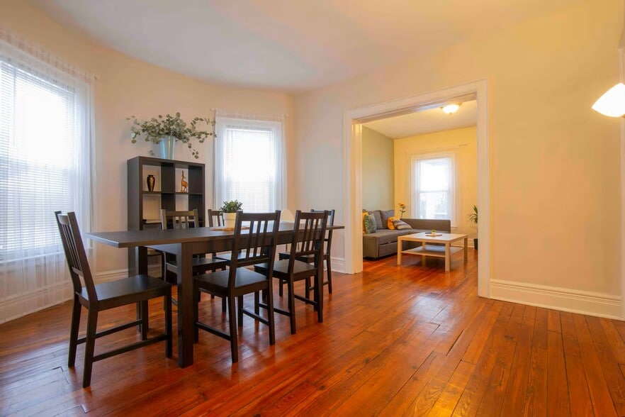 Building Photo - 203 W Tupper St