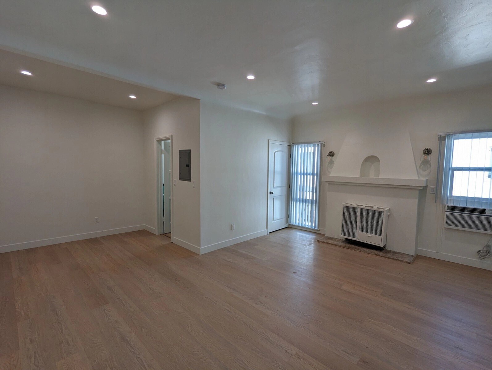 Building Photo - 559 Normandie Ave