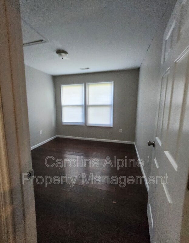 Building Photo - 3621 Somerset Dr