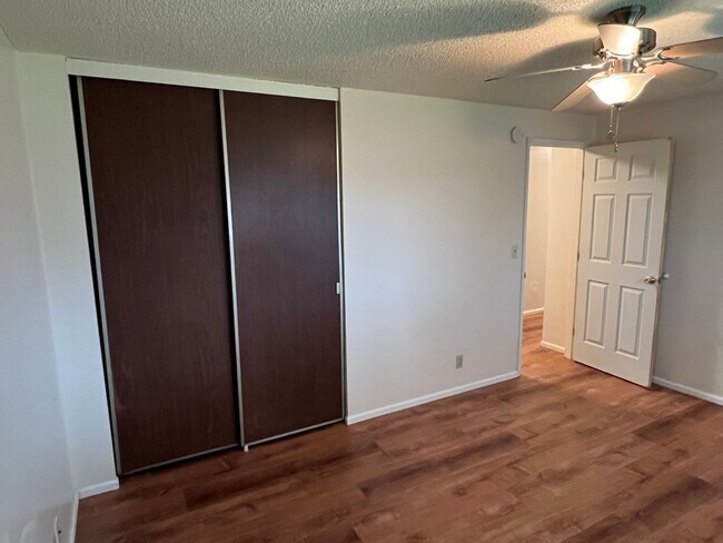 Building Photo - 3 Bedroom, 2 Bathroom in N. Coburg Rd Area