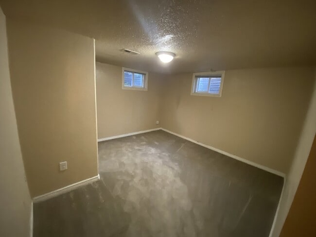 Building Photo - Cozy apartment in Potter Highlands!