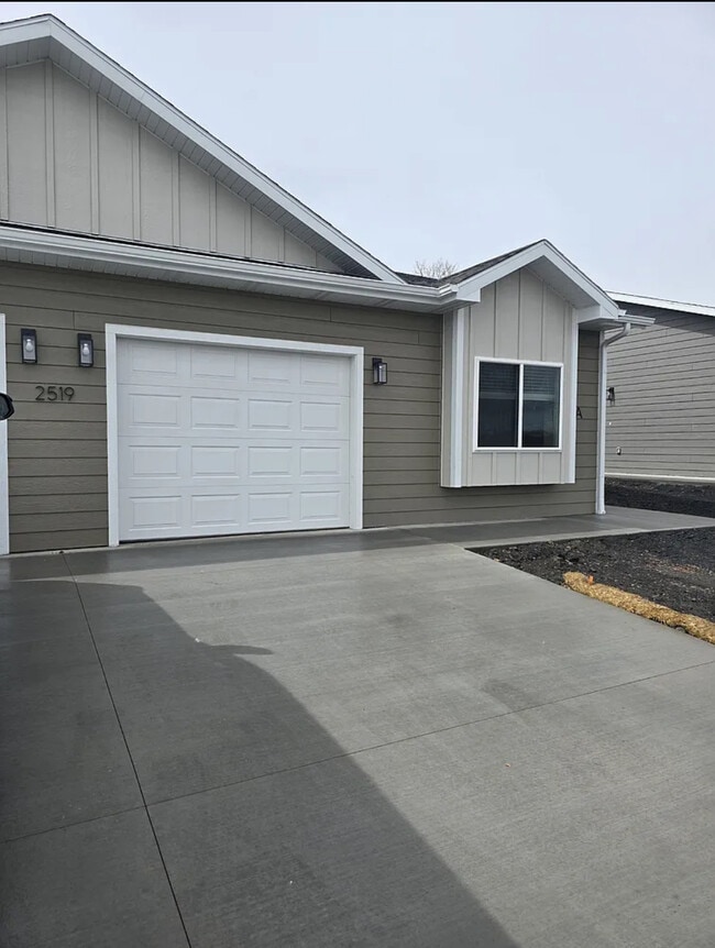 Building Photo - 2503 Hennessy Dr