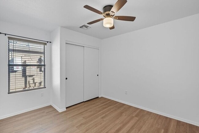Building Photo - Bright & Inviting Tucson Home Near Davis-M...