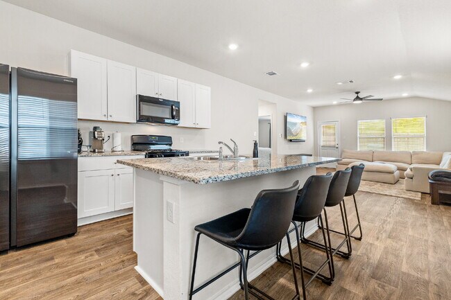 Building Photo - 6430 Greensleeves