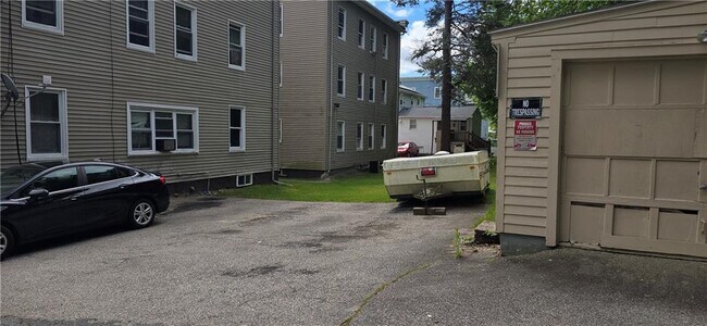 Building Photo - 320 4th Ave