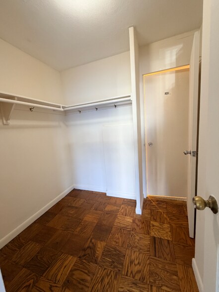 Building Photo - 16 Monmouth Ct