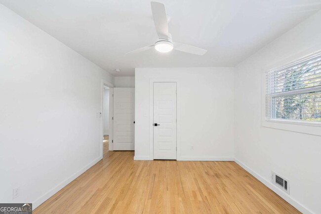 Building Photo - 4266 N Shallowford Rd