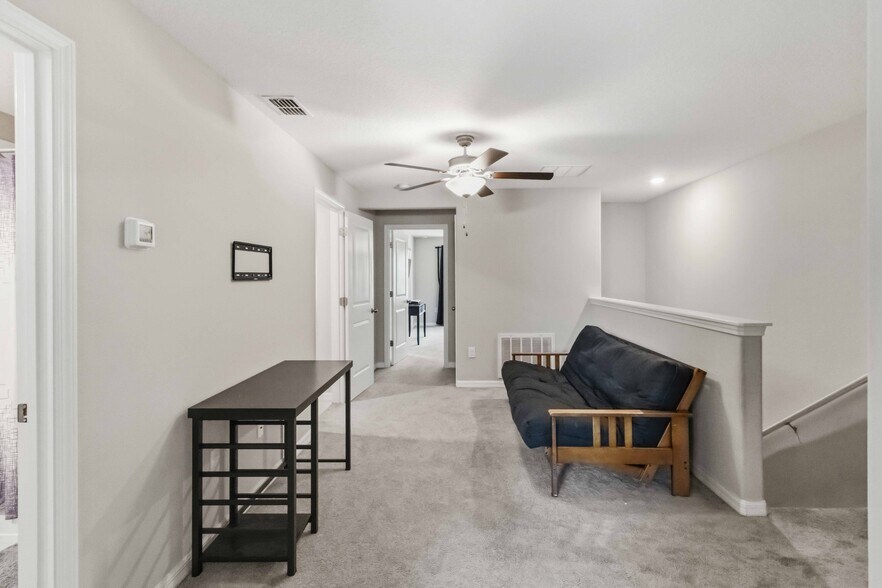 upstairs loft - 9622 Pembrooke Pines Dr