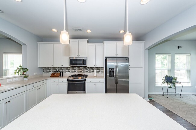 Building Photo - 3 Bedroom 2.5 Bath Single Family Home in W...