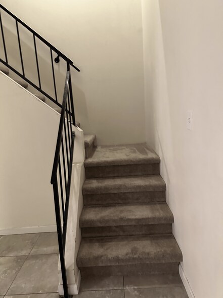 Building Photo - 286 W Palomino Dr