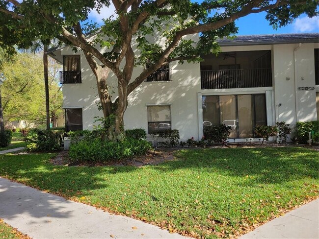 Building Photo - 3559 Cocoplum Cir