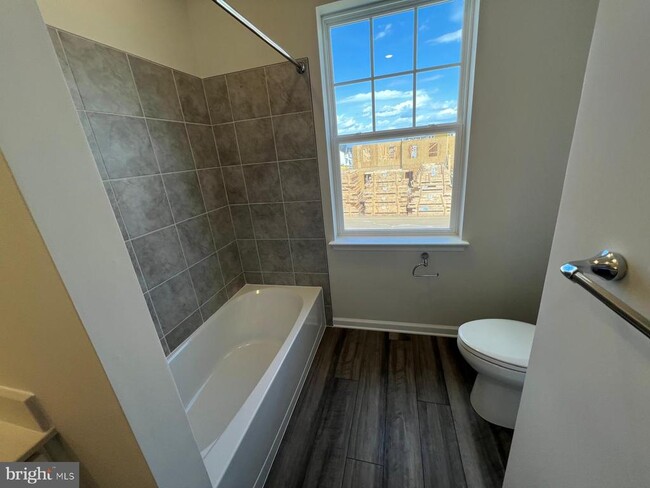 Building Photo - 400 Silver Birch Dr