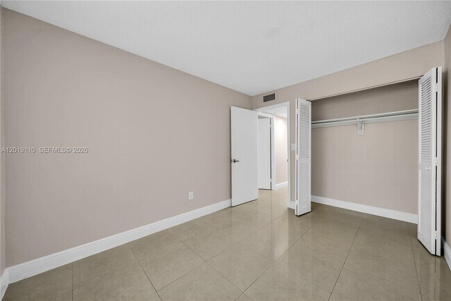 Building Photo - 671 W 80th St