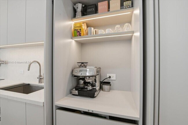 Building Photo - 753 NE 82nd Terrace