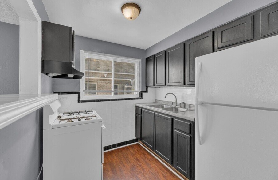 Building Photo - 1631 Summit Rd