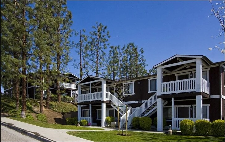 Primary Photo - Vantage Point Apartments