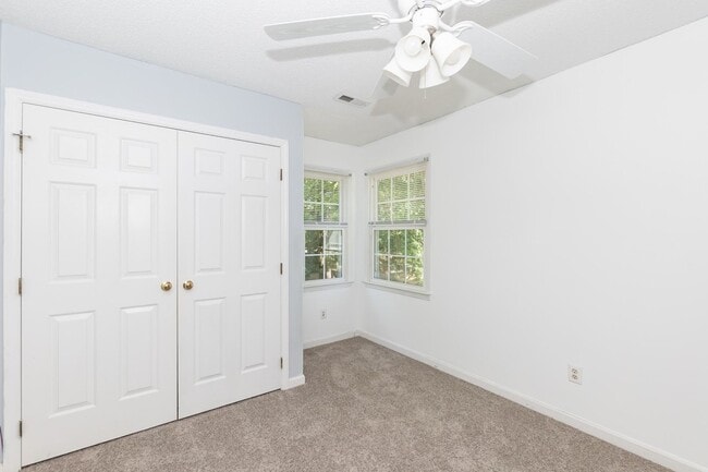Building Photo - Three Bedroom Home!
