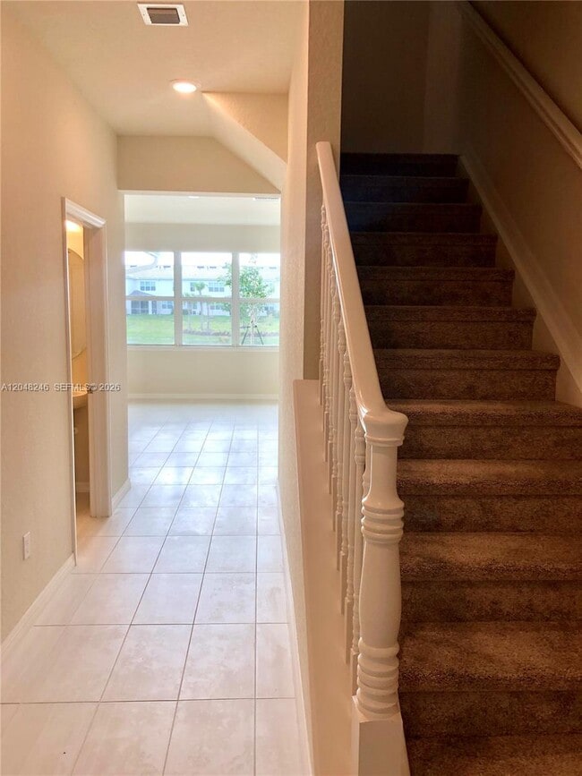Building Photo - 4984 Greenway Dr