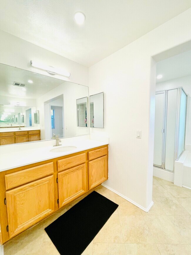 Building Photo - 38343 Bonino Dr