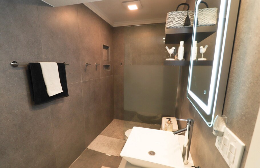 Building Photo - 9639 Spyglass Ave