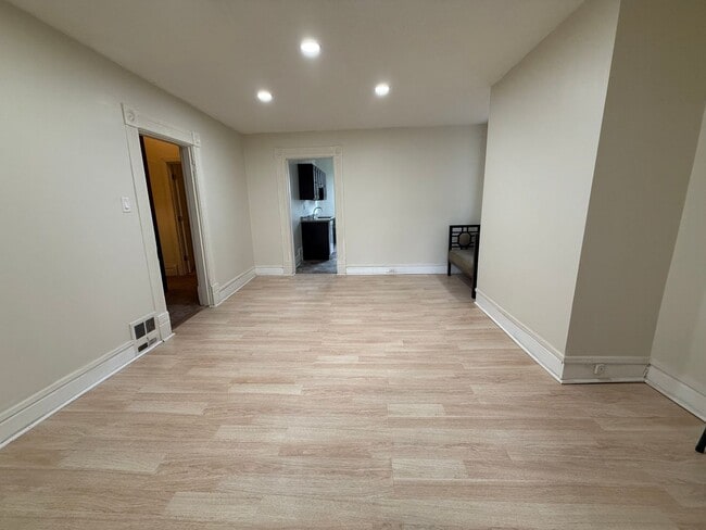 Building Photo - 145 Plymouth St