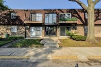 Building Photo - Spacious 3BR / 2BA Condo in Buffalo Grove private balcony, fireplace - Rent includes Heat,  Water...
