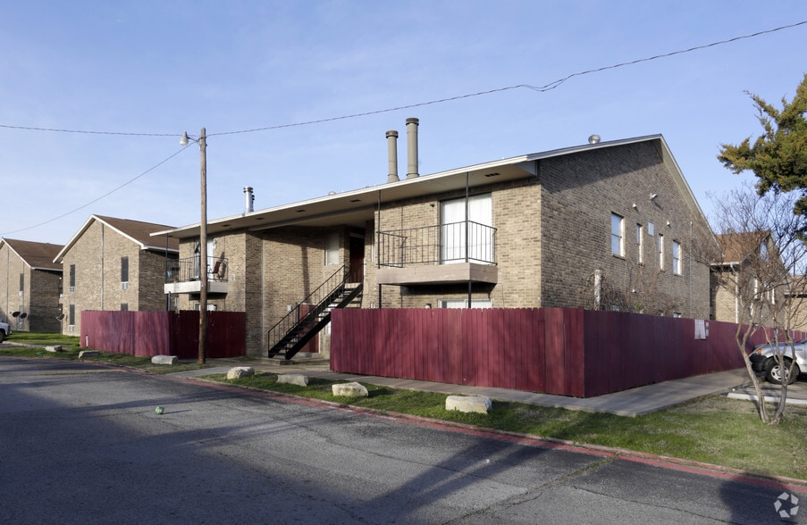 Primary Photo - Woodside Flats