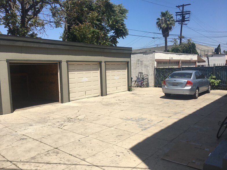 Parking - 1667 S Westmoreland Blvd