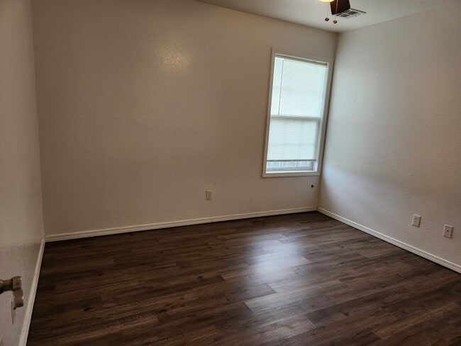 Building Photo - 63080 E 285 Ct