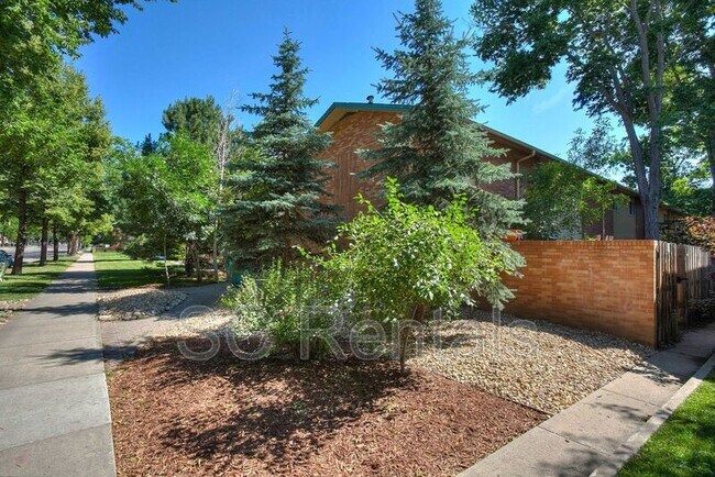 Building Photo - 526 S Howes St