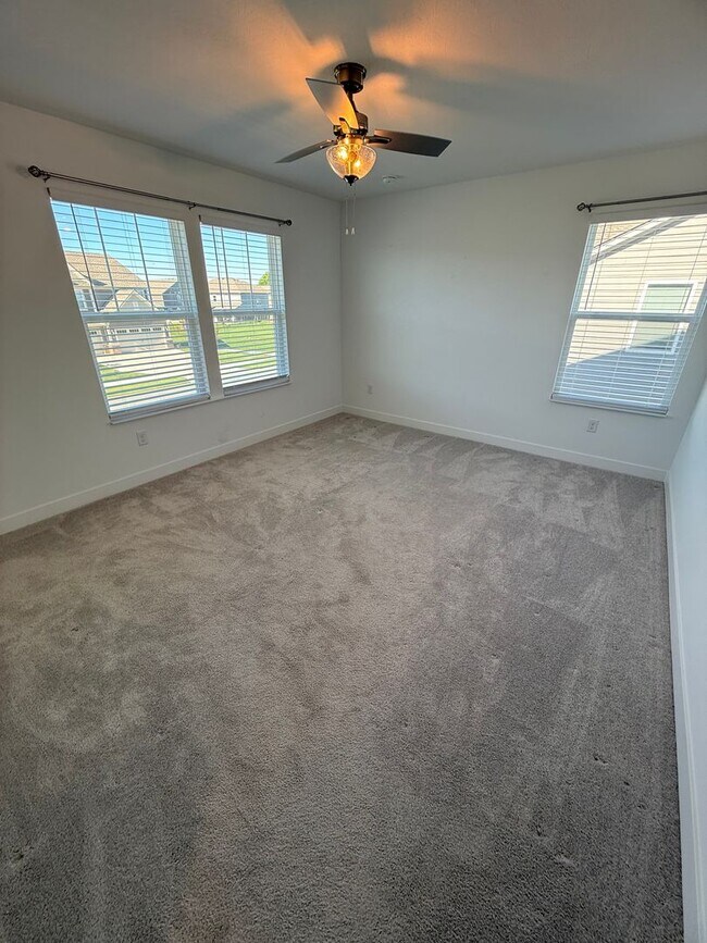 Building Photo - 1046 Elmwood Ln
