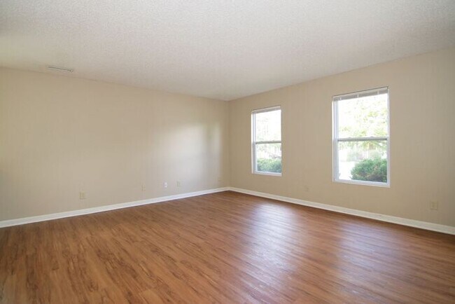 Building Photo - LOVELY 3 BEDROOM, 2.5 BATHROOM HOME IN DESIRABLE NOBLESVILLE!