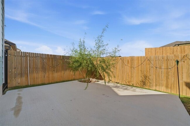 Building Photo - 13606 Long Is Dr