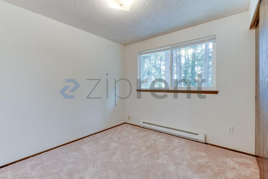 Building Photo - Unit A