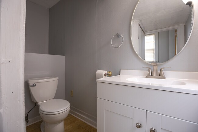 Building Photo - 796 Ebner St