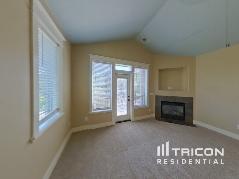 Building Photo - 11593 SE Waterleaf Dr