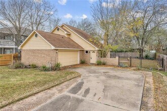 Building Photo - 1203 Hardwood Ln
