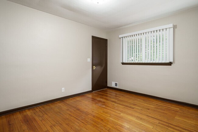 Building Photo - 2516/2518 N Rockton Ave
