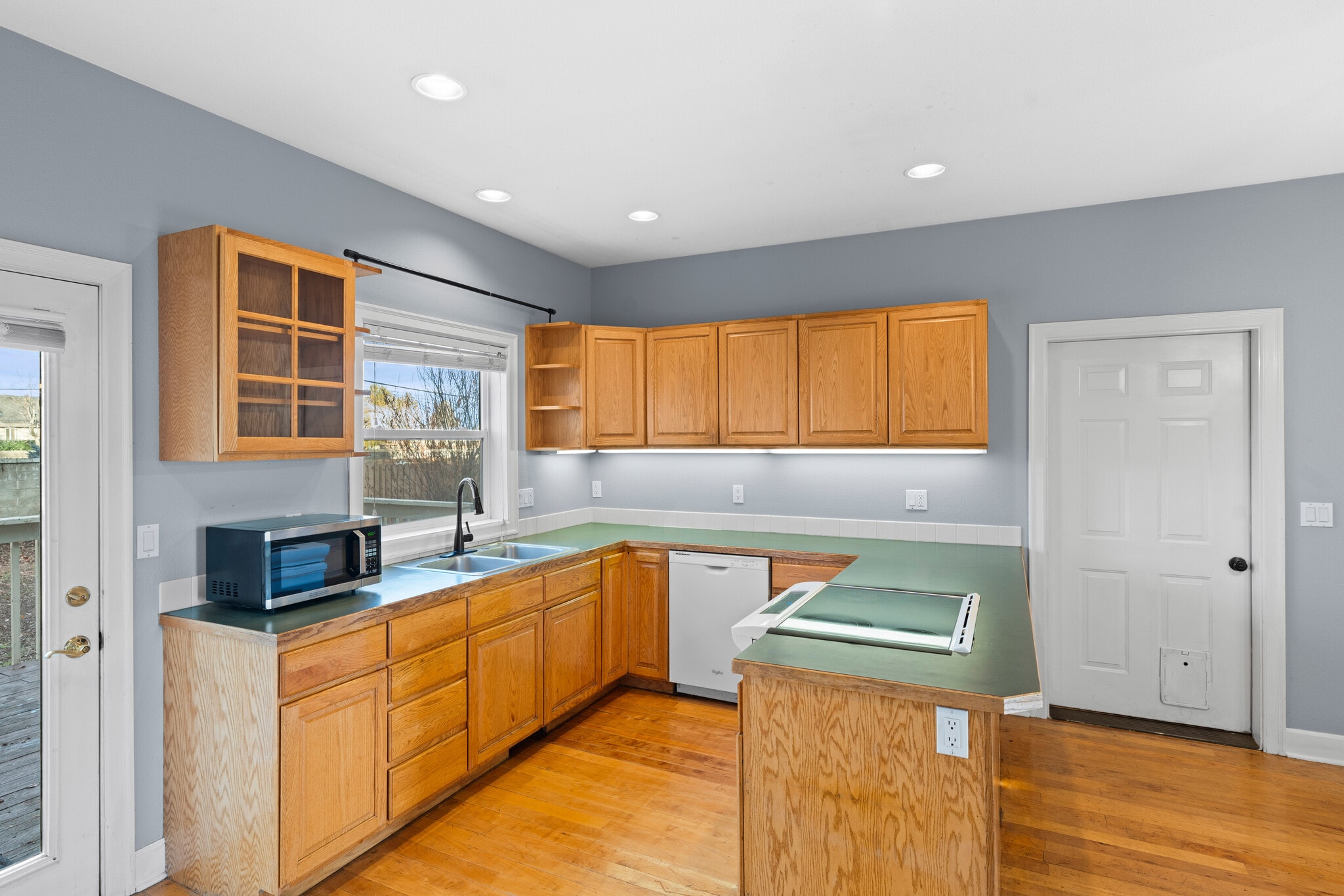 Building Photo - 2275 NE Nuttail Ct