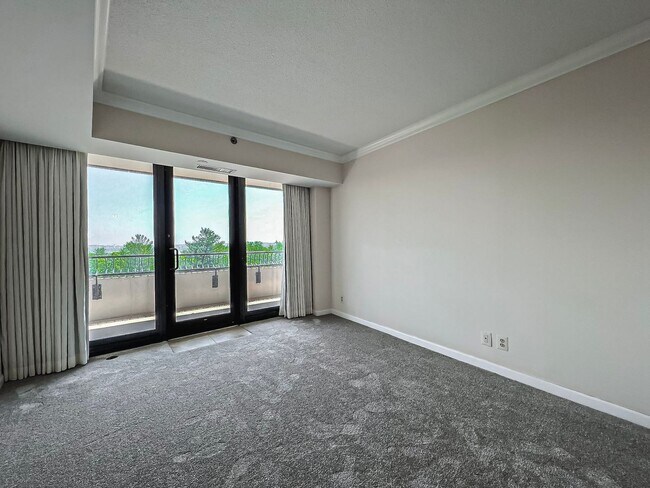 Building Photo - Fantastic 3 Bedroom 3 Bathroom Condo With ...