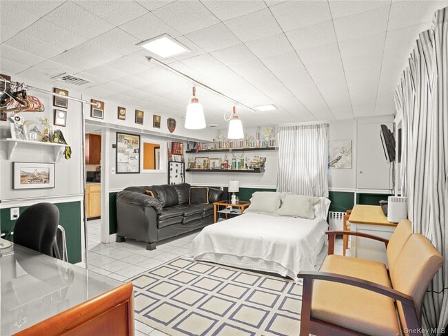 Building Photo - 1035 Shore Acres Dr