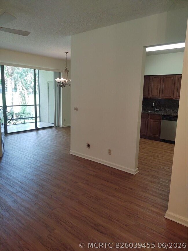 Building Photo - 5801 Coach House Cir