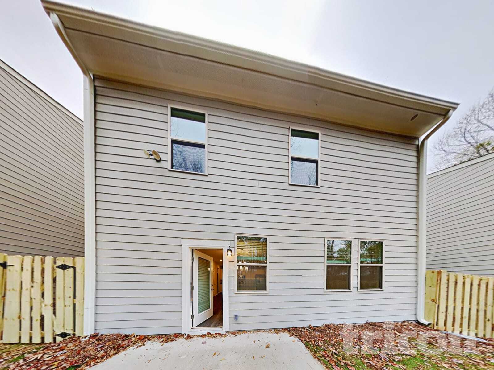Building Photo - 305 Knowles Pl