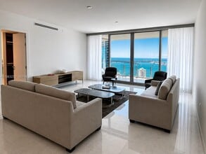 Building Photo - 300 Biscayne Blvd Way