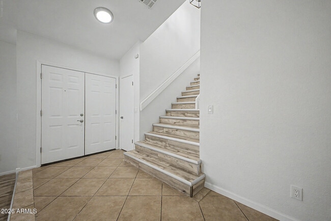 Building Photo - 7637 W North Ln